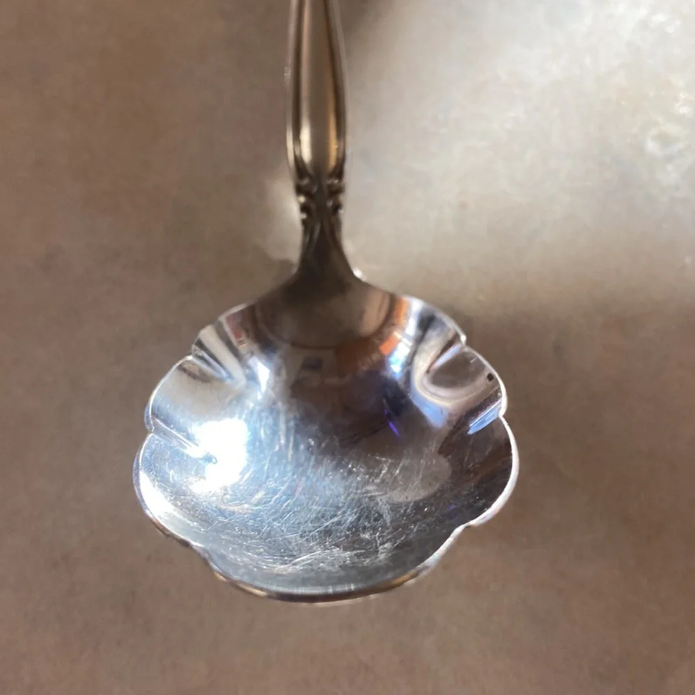 🌼🌿Beautiful international silver plate sugar spoon approximately 5” long🌼🌿
